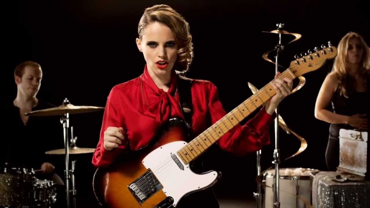 Anna Calvi  - Salle Pleyel - Paris Background