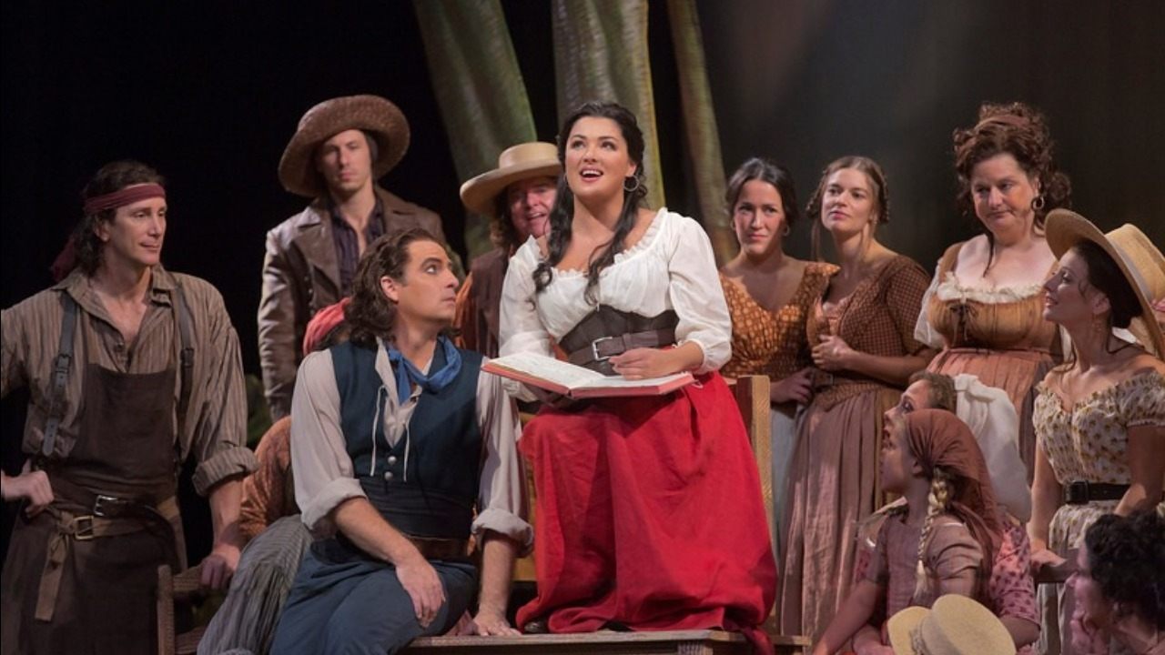 The Metropolitan Opera: L'Elisir d'Amore Background