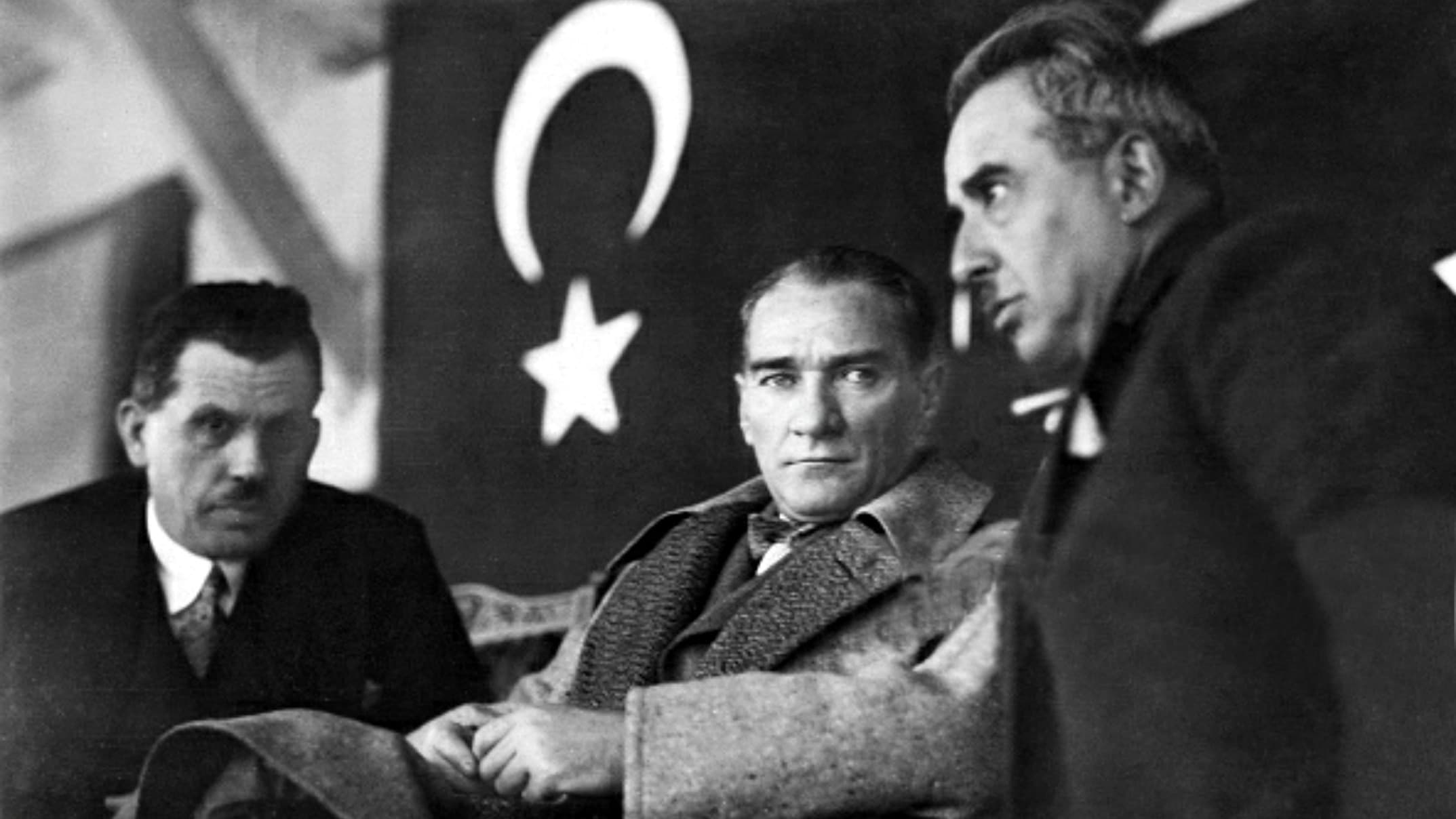 Atatürk, père de la Turquie moderne Background