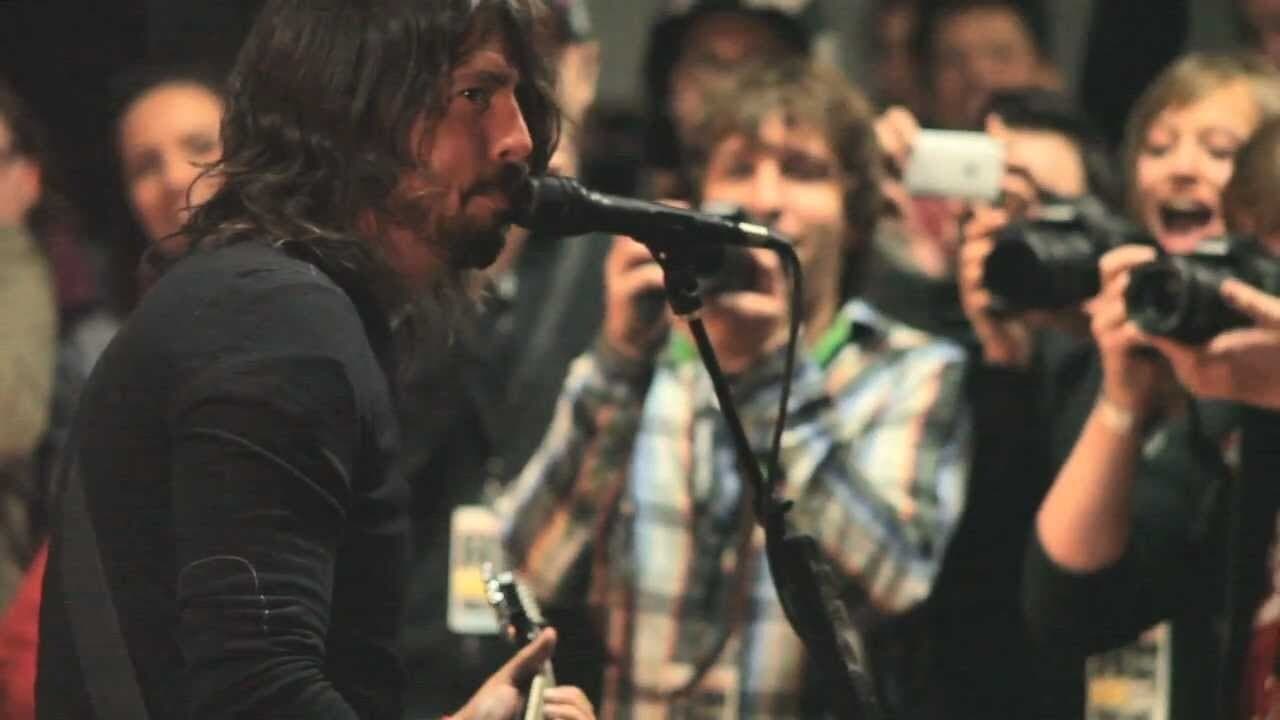 Foo Fighters - Garage Tour Background