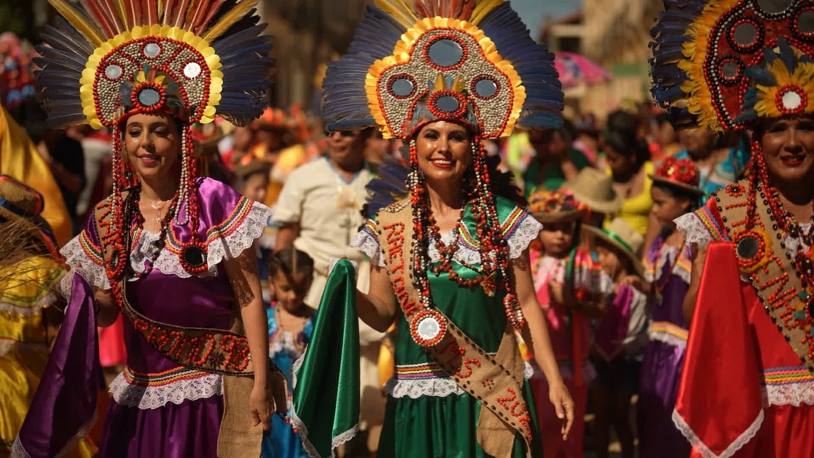 Hispanoamérica: canto de vida y esperanza Background